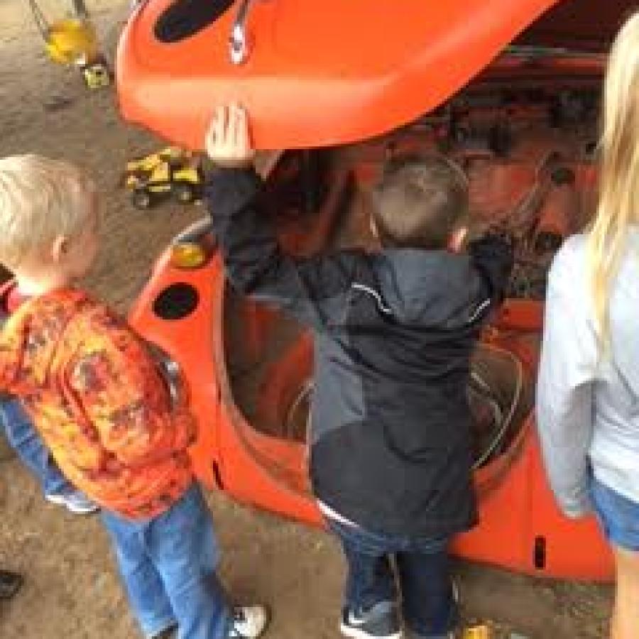 Kindergarten Poppy's Field Trip - Norfolk Public School - Norfolk Nebraska